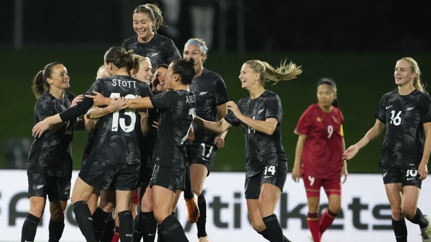 HLV New Zealand khen ngợi học trò sau trận gặp ĐT nữ Việt Nam